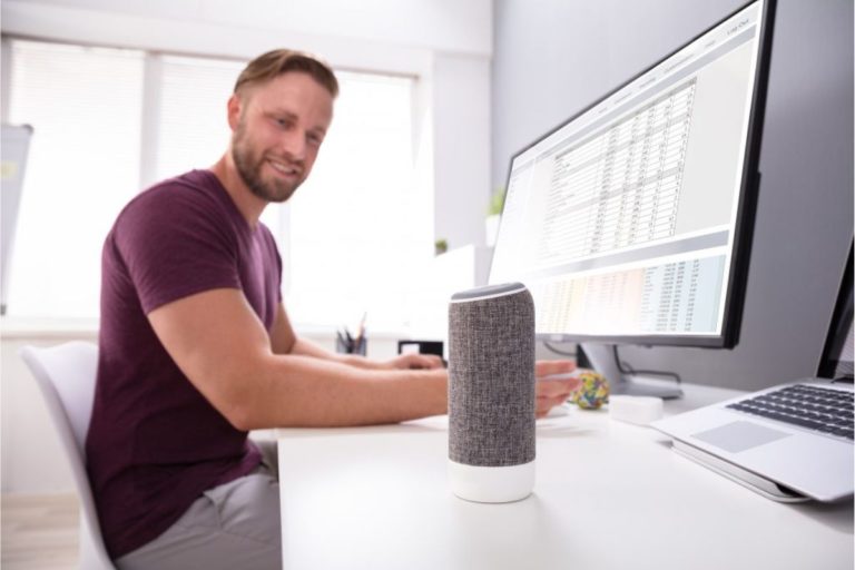 A Revolução dos Assistentes de Voz: Como Integrar a Tecnologia no seu Dia a Dia